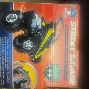 Street Savage Remote Control Stunt Vehicle - Black & Yellow